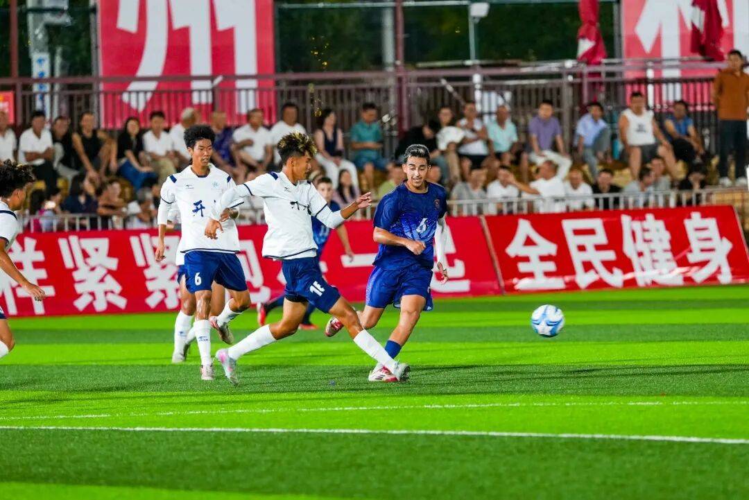 足球盛宴上演,激情刺激助力全队疯狂 足球盛宴上演,激情刺激助力全队疯狂