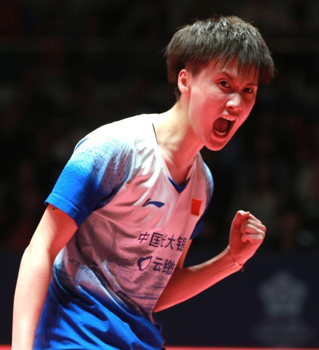 印度羽毛球队爆冷中国羽毛球队，辛杜高光表现