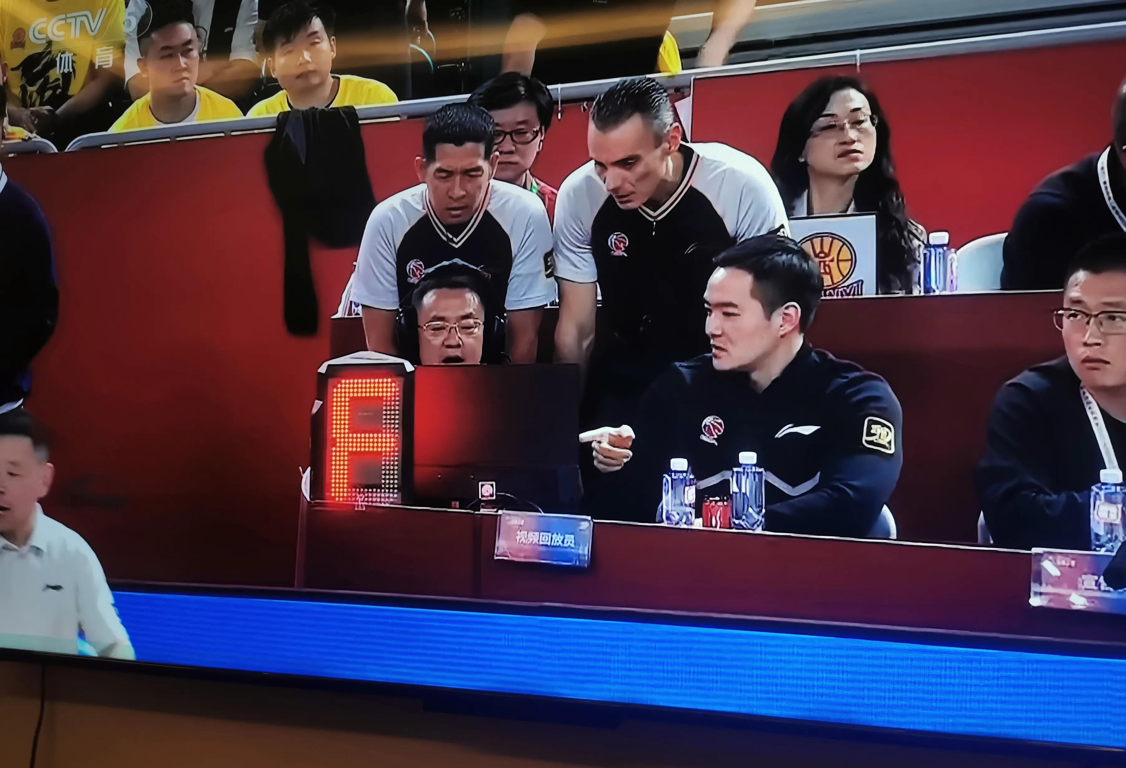 广州队逆转北京队，浓眉哥带队取胜