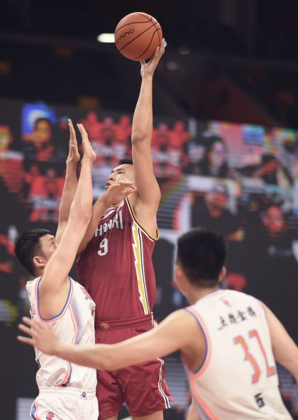 四川队鏖战山西队，西亚卡姆统治全场