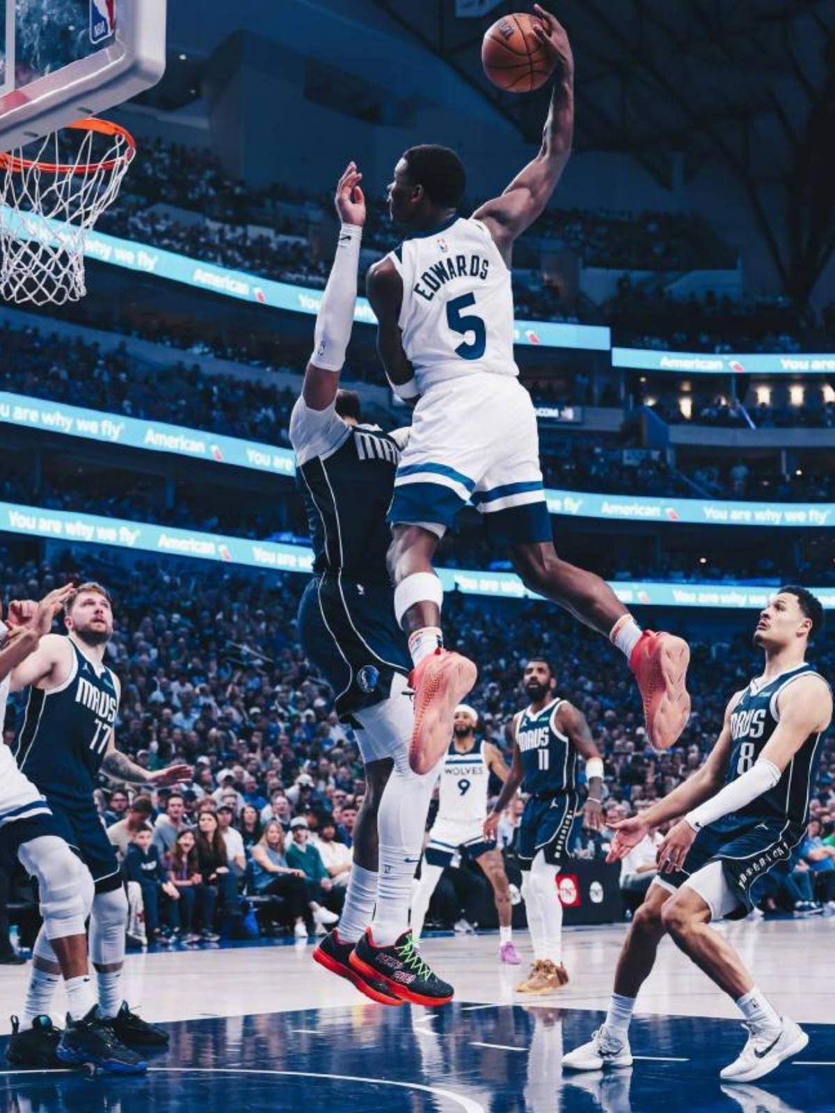 骑士鏖战灰熊，布伦森带队取胜