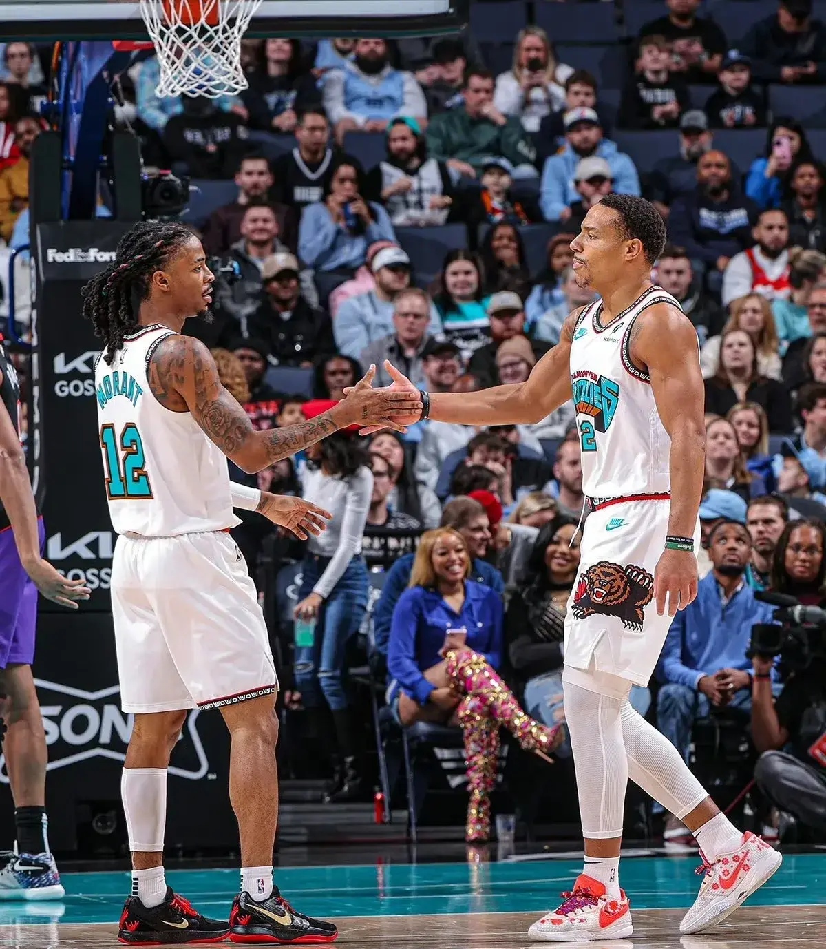 骑士鏖战灰熊，布伦森带队取胜