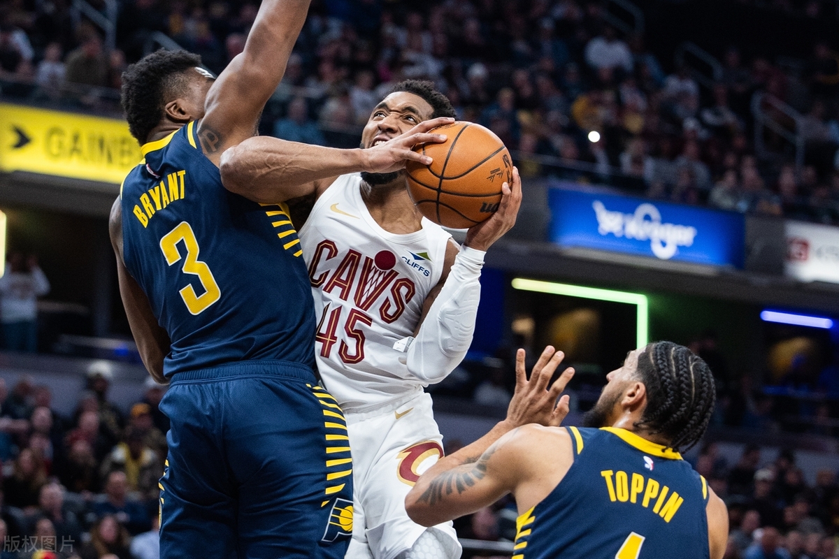 爵士鏖战太阳，米切尔扛起全队